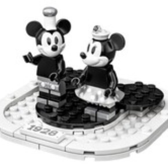 LEGO Ideas Disney Minnie & Mickey Mouse Steamboat Willie 21317 - Picture 5 of 7